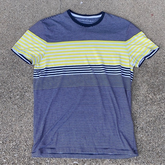 Soft banana republic tee. Size small